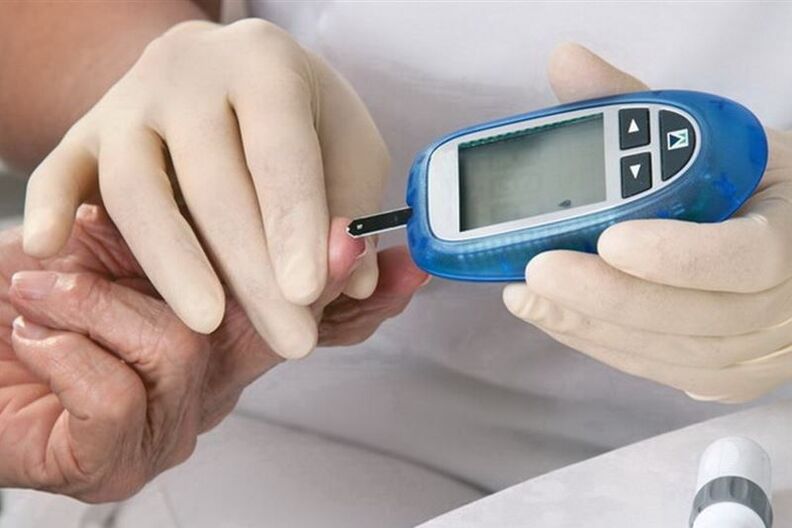 Bluttprobe fir Zocker bei Diabetis ze moossen
